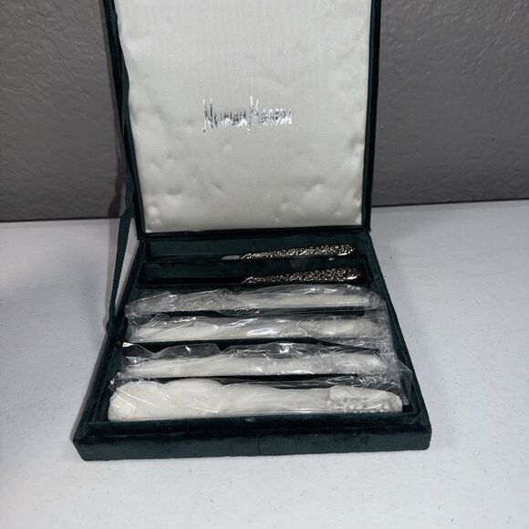 Neiman Marcus Silverplate Spreading Knives with Fitted Box Set of 6 by Godinger - Picture 2 of 4